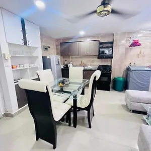 En El Rodadero Cerca Al Mar Wifi Y Parqueadero Apartamento